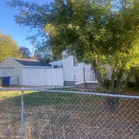 Cute Entire Small House With Large Yard! Pets Welcome! West Valley City Bagian luar foto