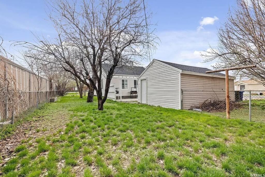 Cute Entire Small House With Large Yard! Pets Welcome! West Valley City Bagian luar foto