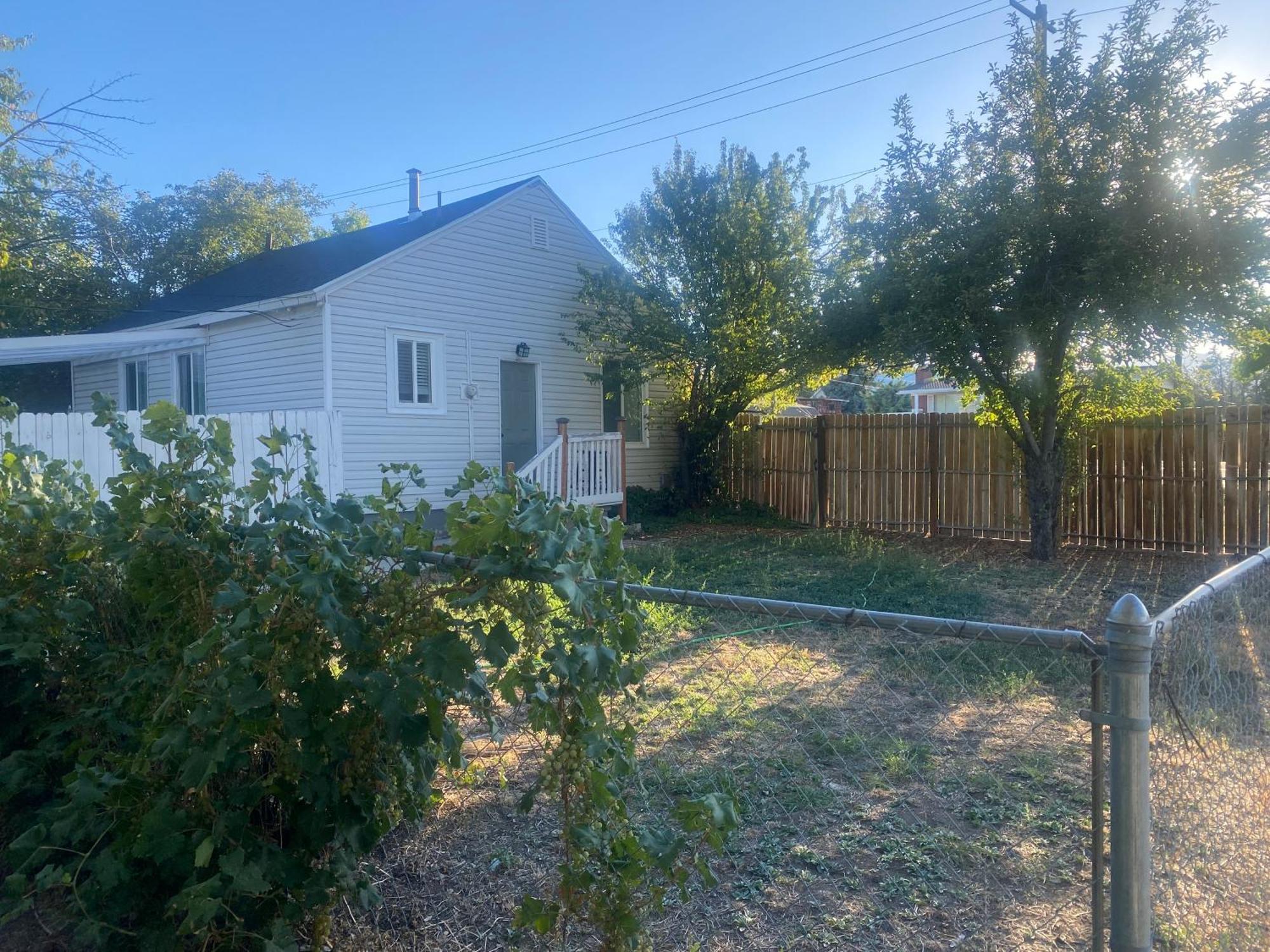 Cute Entire Small House With Large Yard! Pets Welcome! West Valley City Bagian luar foto