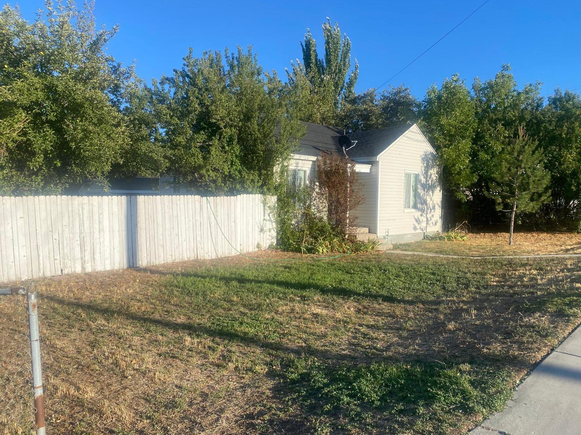 Cute Entire Small House With Large Yard! Pets Welcome! West Valley City Bagian luar foto