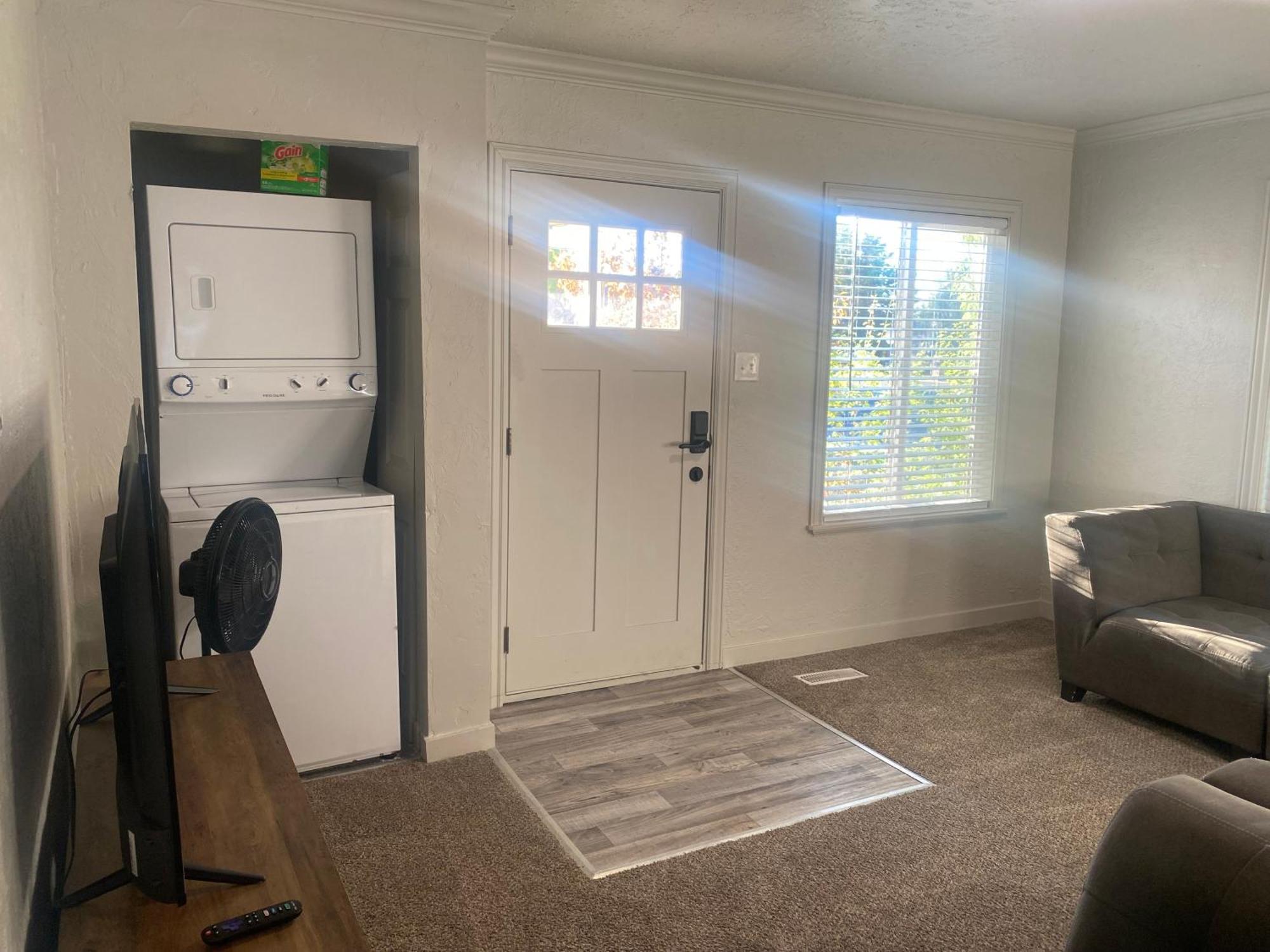 Cute Entire Small House With Large Yard! Pets Welcome! West Valley City Bagian luar foto