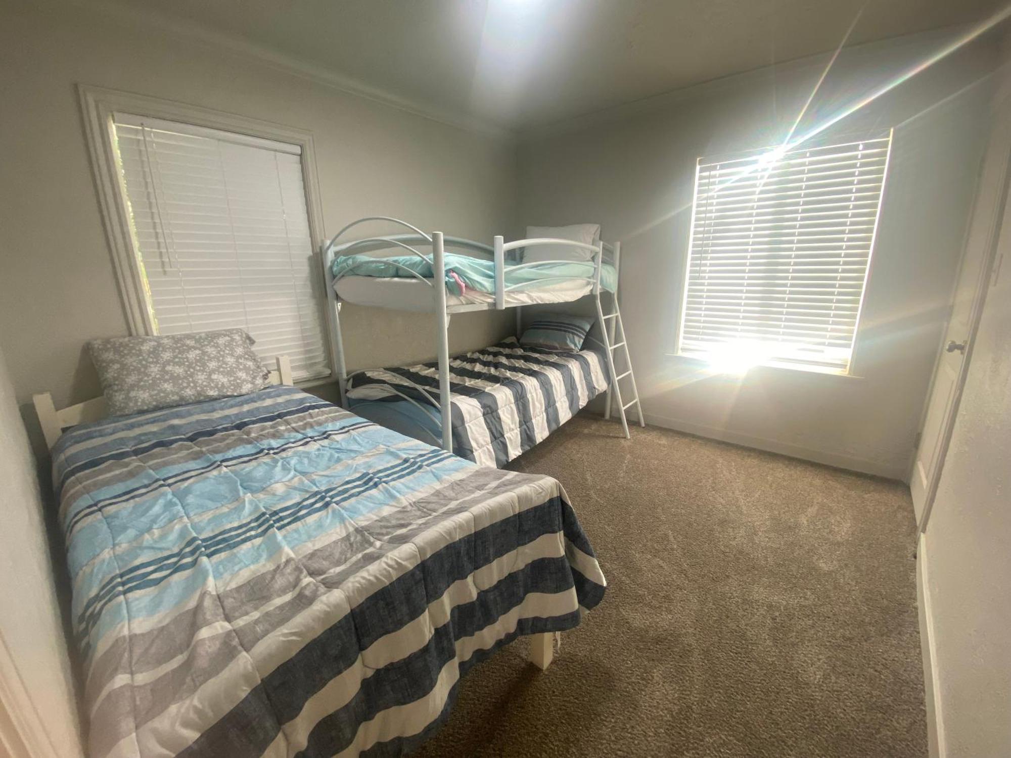 Cute Entire Small House With Large Yard! Pets Welcome! West Valley City Bagian luar foto