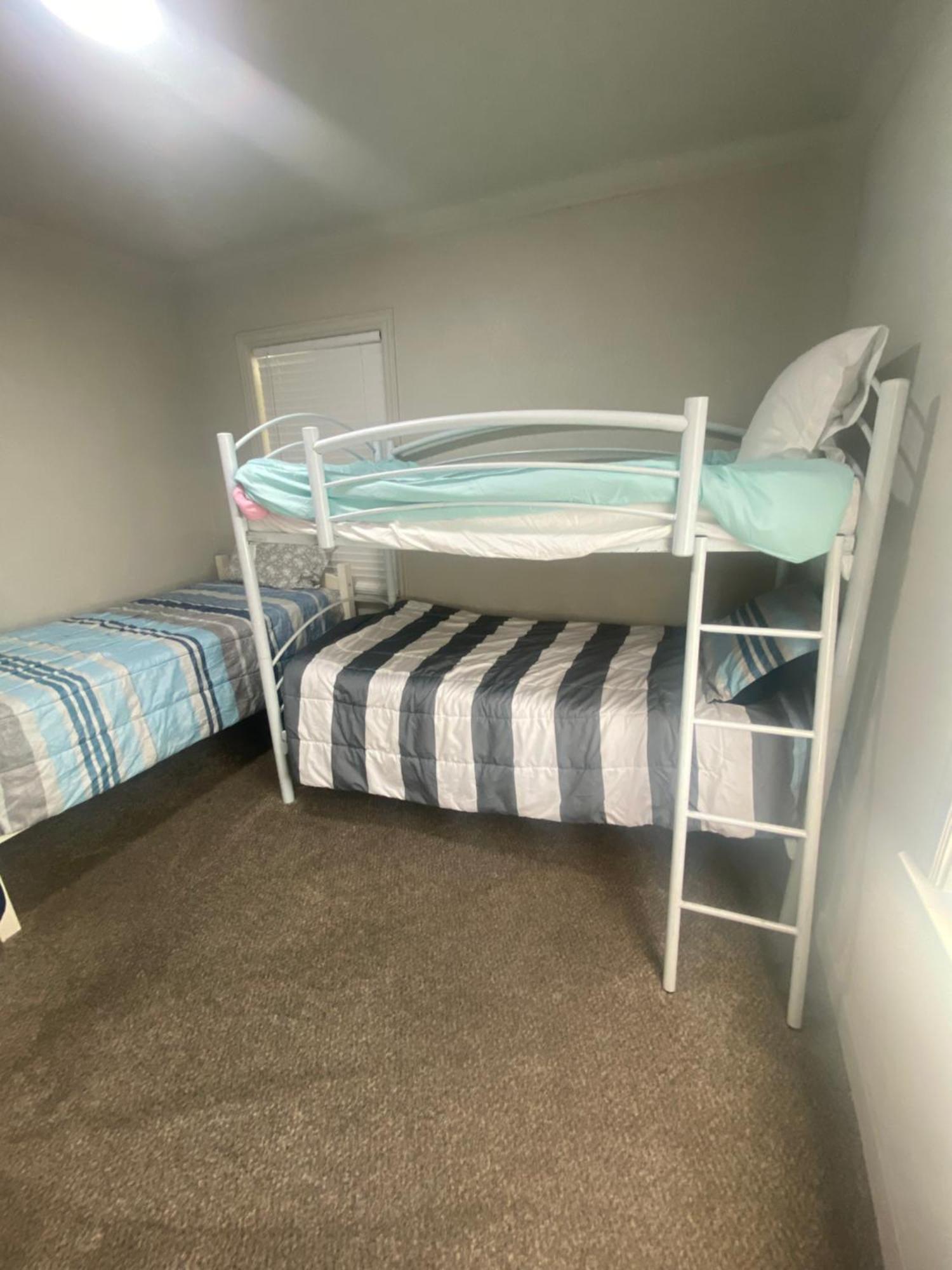 Cute Entire Small House With Large Yard! Pets Welcome! West Valley City Bagian luar foto